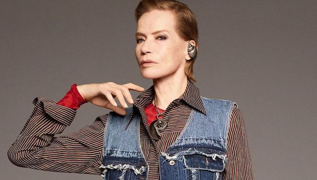 “奶奶模特”风潮未减   Acne Studios新一季宣传册模特是78岁的她