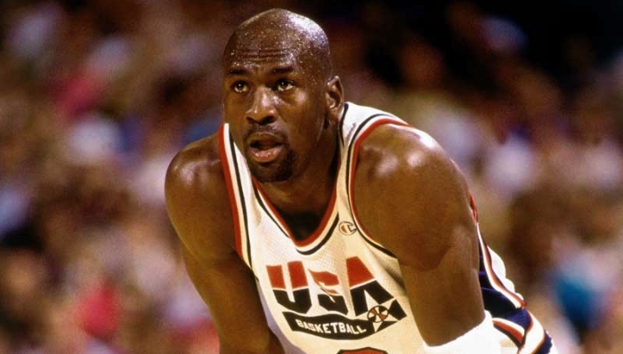 迈克尔·乔丹1984年奥运战靴拍出：19万美元创球鞋拍卖史新高