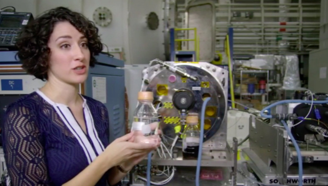 NASA宇航员到底是怎么喝尿的？