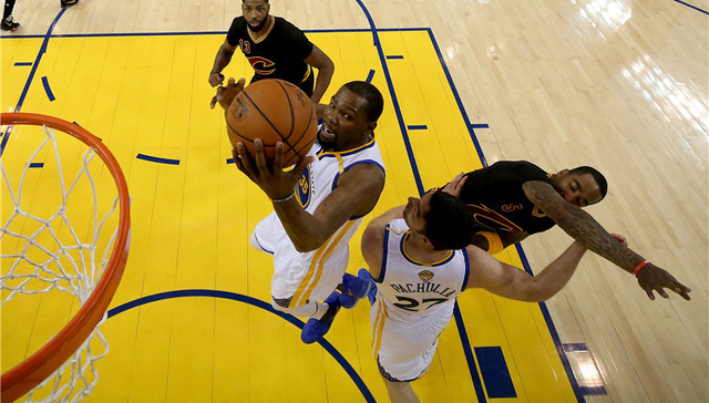 兑现冠军点4-1擒下骑士夺NBA总冠军 勇士复仇成功杜兰特首冠定下江山