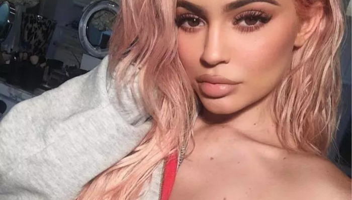 【i-D中国】卡戴珊家的Kylie Jenner如何变为现象级的美妆红人