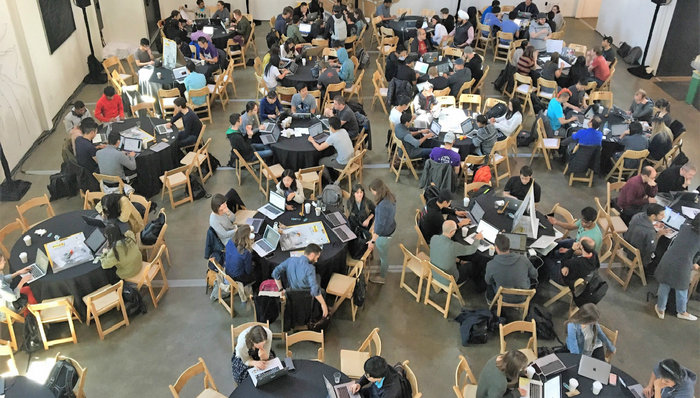 IPO前一晚也要黑客松 Facebook为何对它“痴情”10年？