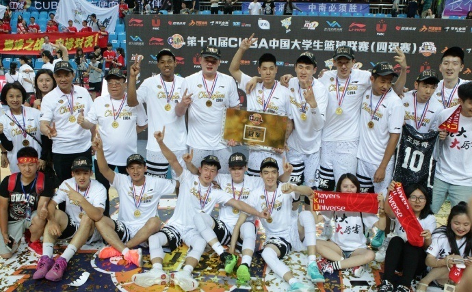 【体育晚报】习近平会见国际足联主席 CUBA北大时隔三年再夺冠