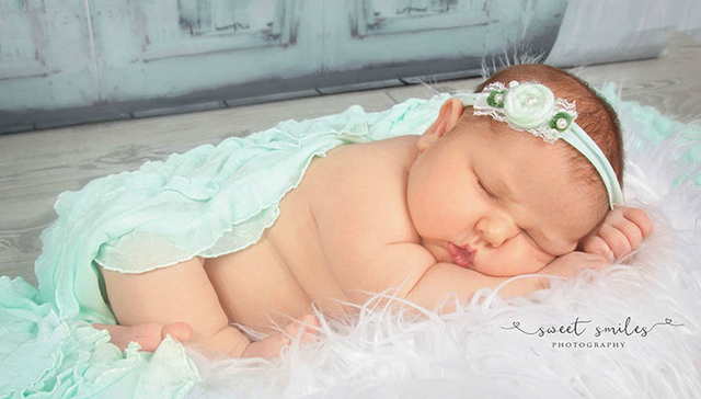 这个婴儿好大呀，刚出生就和六个月的孩子一样大