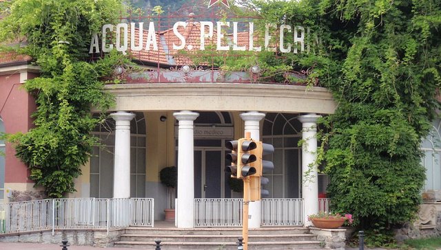 圣培露和依云都是高端水 可它们的产地却有着完全不一样的经历