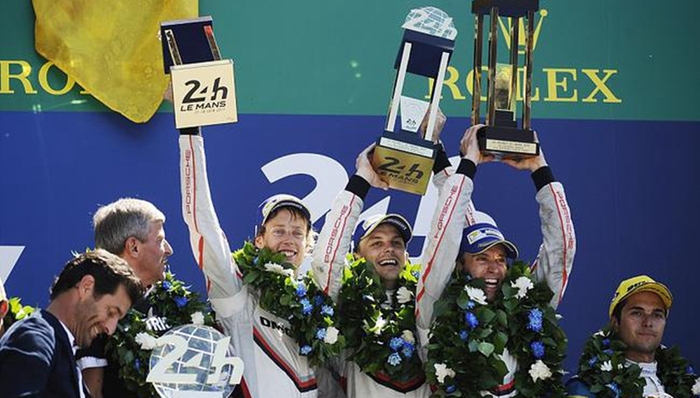 【新浪赛车】2017年勒芒24小时赛落幕 董荷斌、程飞率中国车队夺亚军