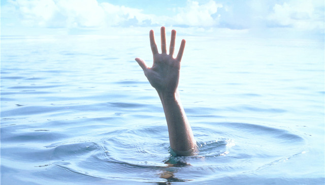 药科大否认未救游泳课溺亡女生：抢救24小时花十几万