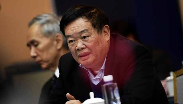 曹德旺,水土不服,找茬,文化冲击,感恩,违规操作,学费,企业治理,中美两国,福耀玻璃