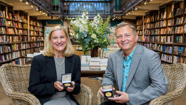 今年英国儿童图书最有分量的两个奖都被美国人拿走了