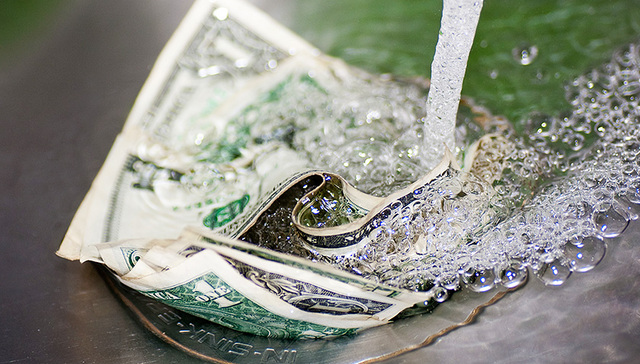 逾300家上市公司中报业绩下滑 武汉凡谷同比下滑超5000%