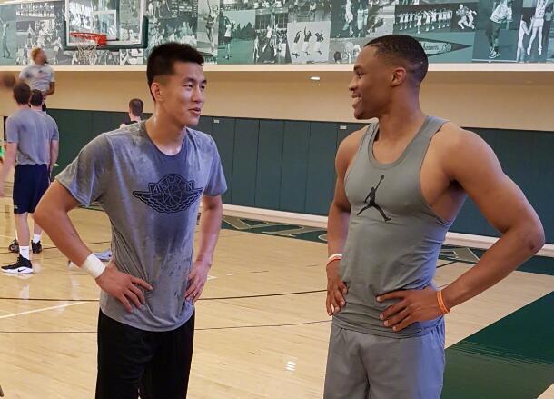 【体育明星日常】小德前教练被法院宣布破产 郭艾伦与韦少从篮球聊到穿搭