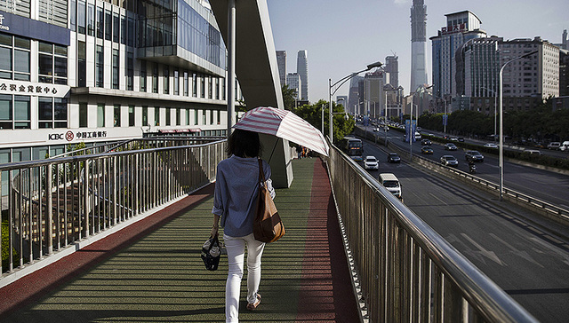 清华大学报告：明年中国经济增速有望回升至6.9%