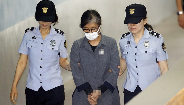 韩国“干政门”主角崔顺实送女走后门上学被判入狱三年