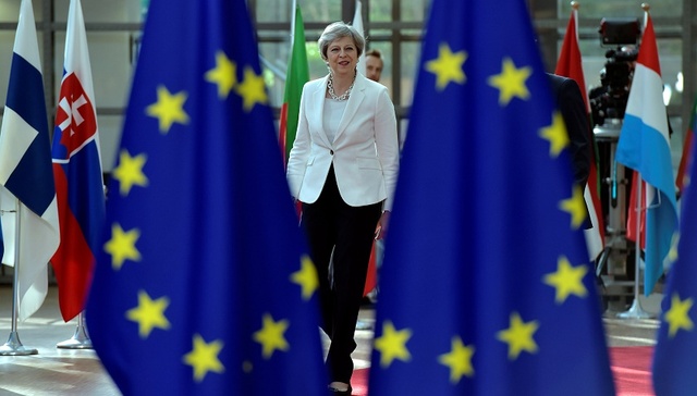 英首相开“待遇”留住欧盟公民 德法只关心欧洲一体化