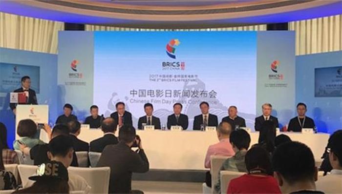 【文娱早报】中国电影银幕数量已达世界第一 张强辞任阿里影业执行董事