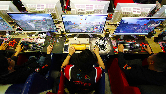 电子竞技真能名利双收？其实比考上清华还难