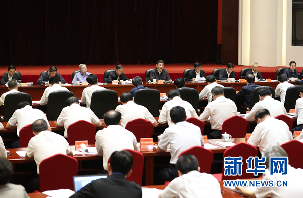 6月23日，中共中央总书记、国家主席、中央军委主席习近平在山西太原市主持召开深度贫困地区脱贫攻坚座谈会并发表重要讲话。 新华社记者 庞兴雷 摄 