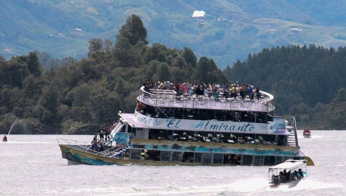 【天下头条】哥伦比亚游船沉没9人死亡 奥巴马消极应对俄干预大选遭批