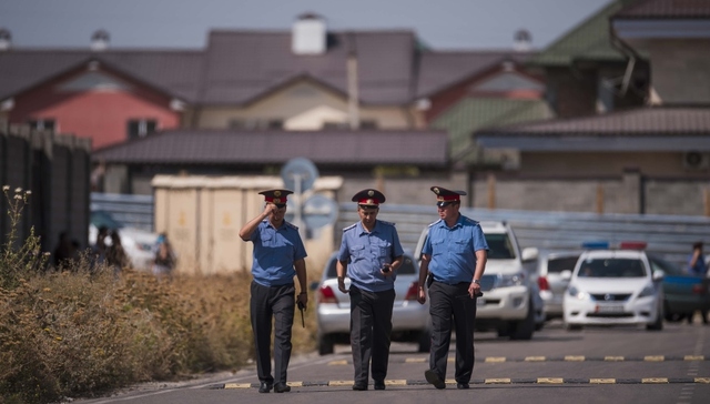 吉尔吉斯斯坦法院严判参与袭击中国使馆的三名嫌犯