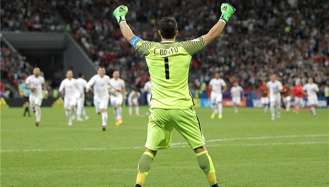 一年内先赢梅西再胜C罗 被低估无碍智利成巨星杀手