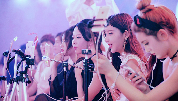 文化部关停12家网络表演平台 龙珠YY秒拍等被查处