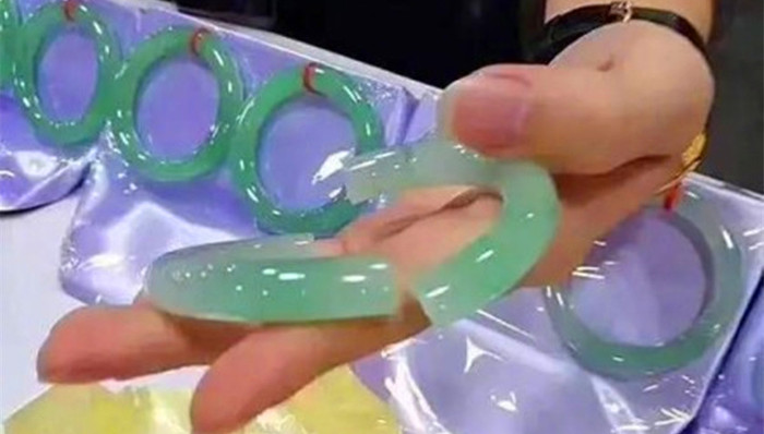 玉镯,女游客,估价