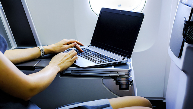 美国安全部不再扩大笔记本电脑登机禁令 将实行强化版安检措施