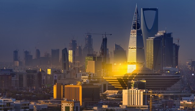 受油价暴跌拖累 沙特经济8年首次负增长