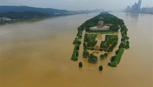 湖南新化因暴雨撤离10万人 为98年来第二次发撤离令