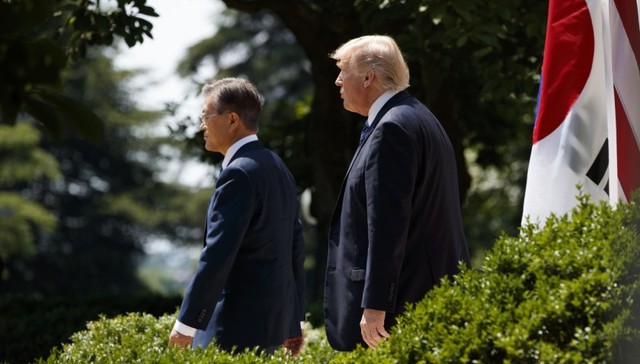 特朗普支持文在寅同朝鲜对话 谈及两国贸易却不客气