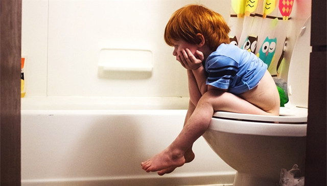 【研究】正确的冲马桶姿势你未必知道 裸睡能改善睡眠