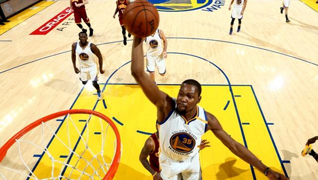 杜兰特降薪为保夺冠阵容 但勇士“多巨”最多维持两年？