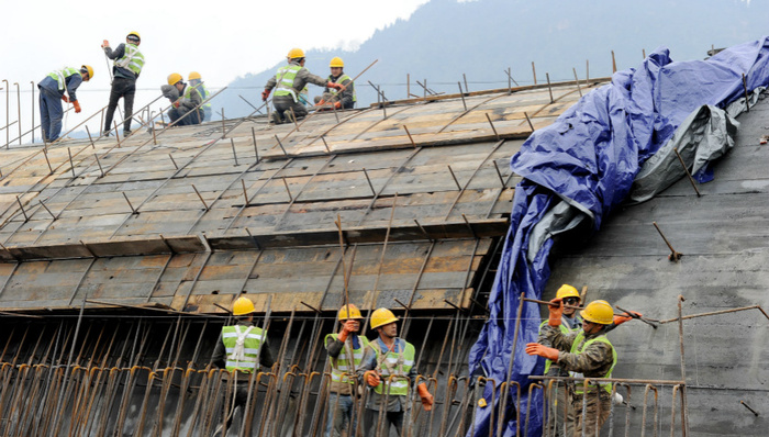 探访世界最险川藏铁路建设 破解山地灾害成关键