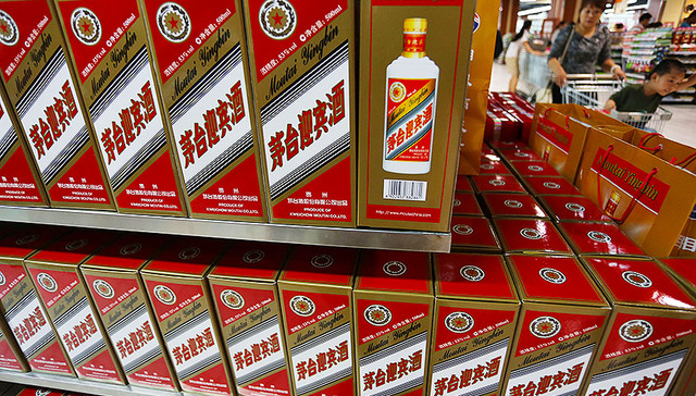 主力持续抛售 六连跌后贵州茅台估值是高是低？