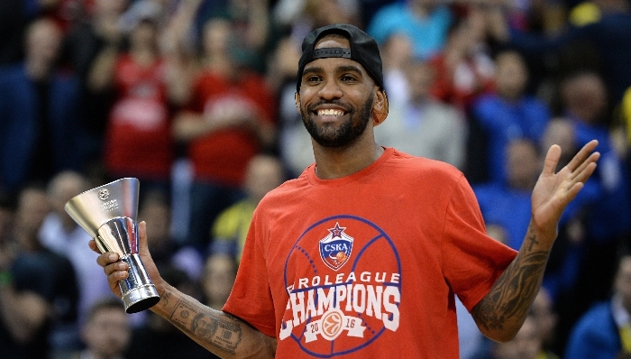 【体育晚报】郑智遭停赛四场罚款4万 北京男篮宣布签约“老马替身”