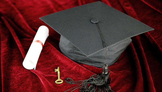 揭秘留学文凭造假：花十万可以拿到获认证“真”文凭