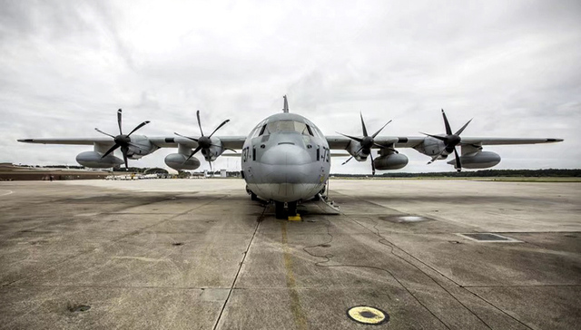美海军陆战队一架KC-130加油机坠毁 至少16人遇难