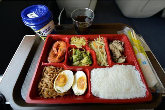 高铁盒饭不用再忍受了！7月17日起全国27个高铁站可网上订餐了