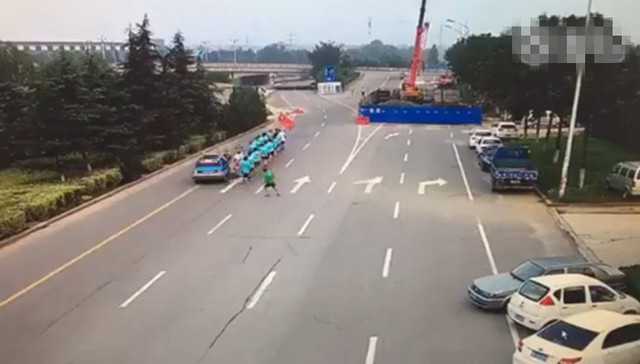 暴走团,交通事故,关爱老年群体