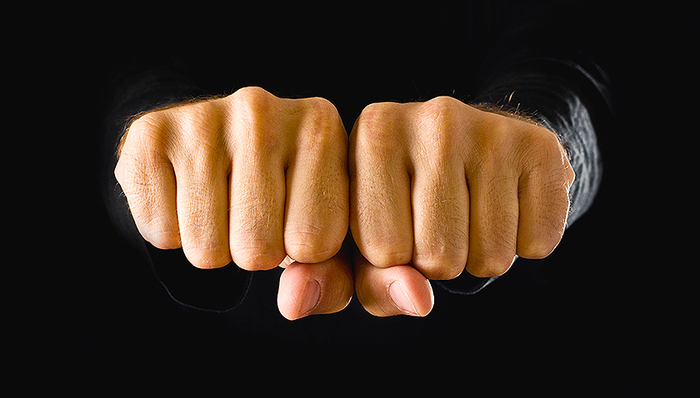 组合拳,新华时评,产能,国资,国有资本,国企改革,钢铁,加强党的建设,滚石,国有经济