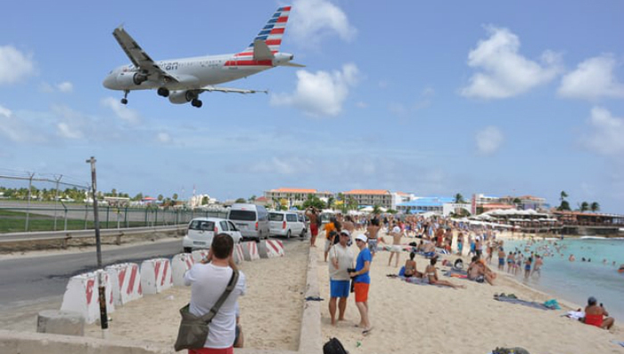 新西兰一女子在圣马丁机场身亡 引擎喷射致其跌落受到撞击