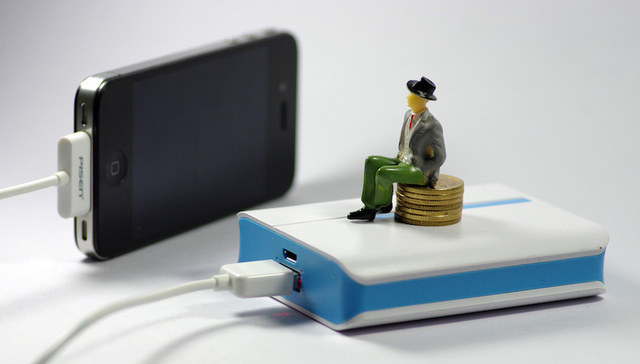 女子违规带充电宝大闹青岛机场：大喊“把我抓起来” 被拘5日