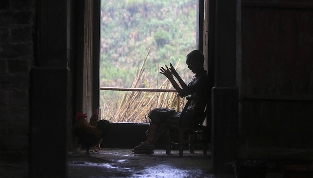 社会救助体系,完善,低保对象,减少