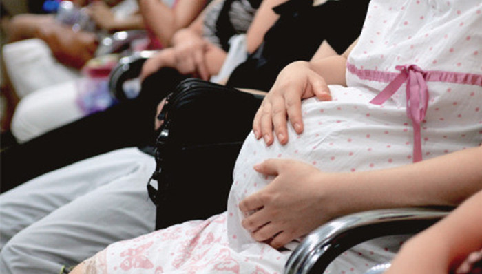 人口抽样调查,发改委,人口问题,人口危机,谬论,小区,美学者,出生率,总和生育率,中国经济周刊