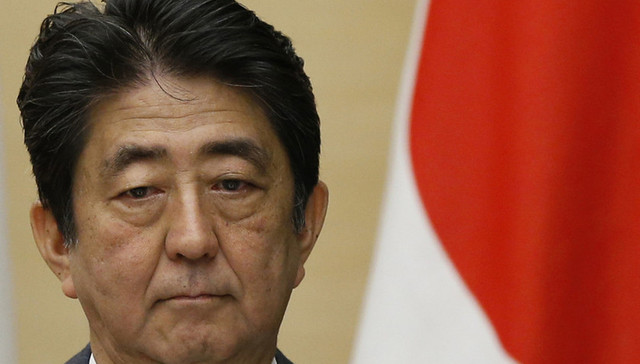 民调跌入“危险水域” 安倍晋三能否自救？