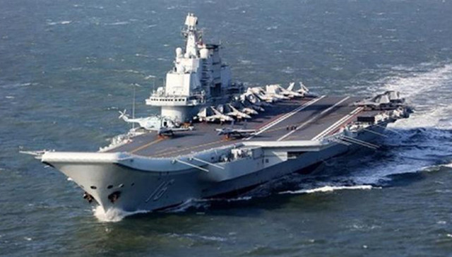 辽宁舰过航台湾海峡遭美军驱逐舰跟踪 国防部回应：中国军队全程监控