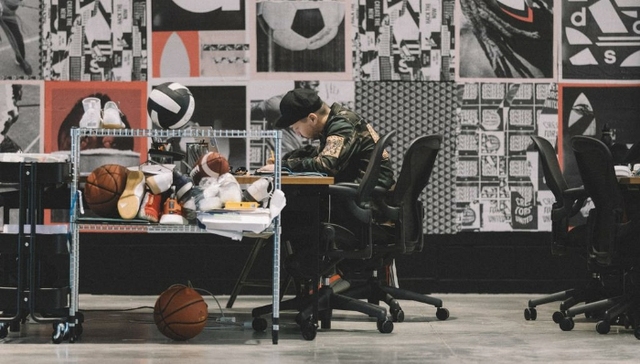 这个不起眼的仓库 可能是阿迪达斯进攻北美市场的秘密武器