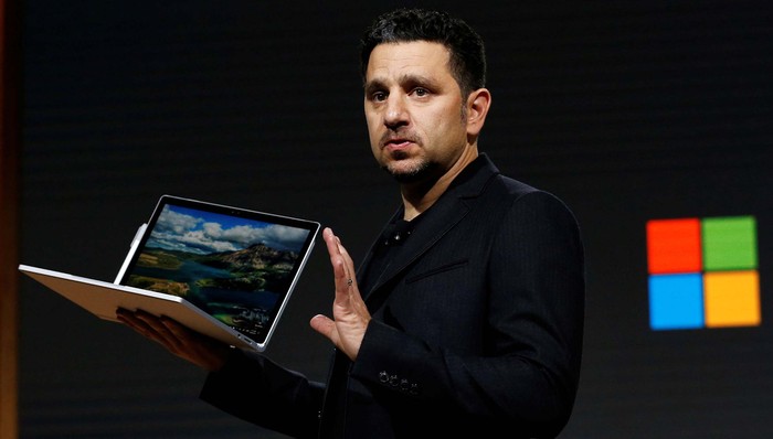 Surface,Studio;艺术品;金属机身