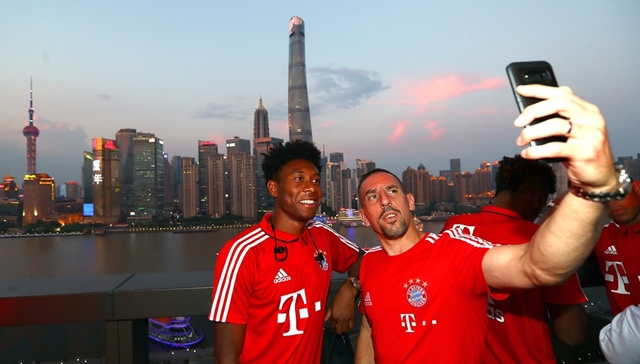 【体育明星日常】伊布恢复良好静待复出 拜仁全队外滩赏夜景