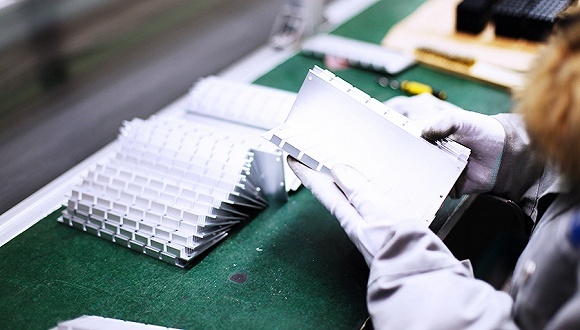 螺纹钢,,,铝价格,铝需求,产能,期货主力,长材,翻版,宽幅震荡,德银